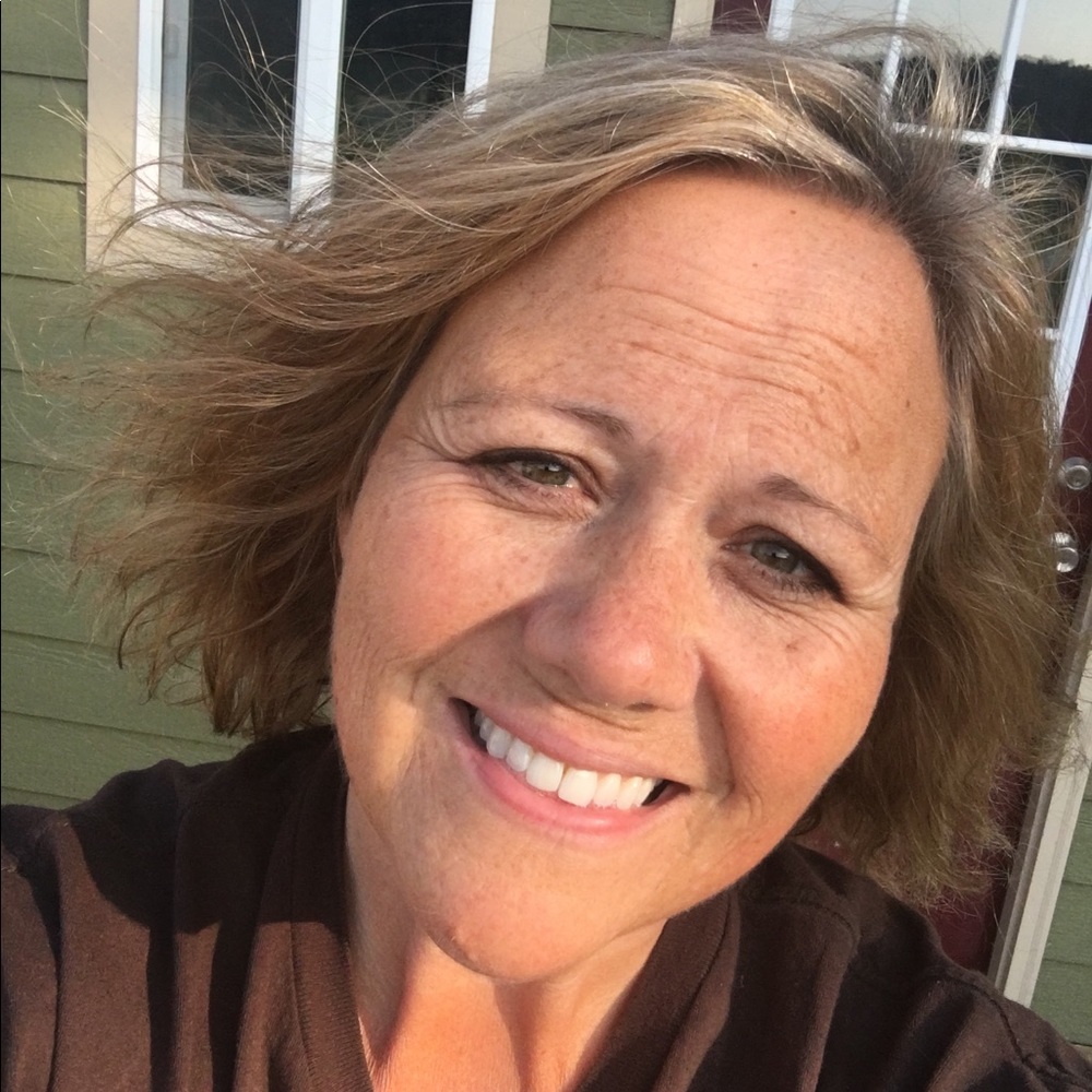 Meet your Posher, Elise